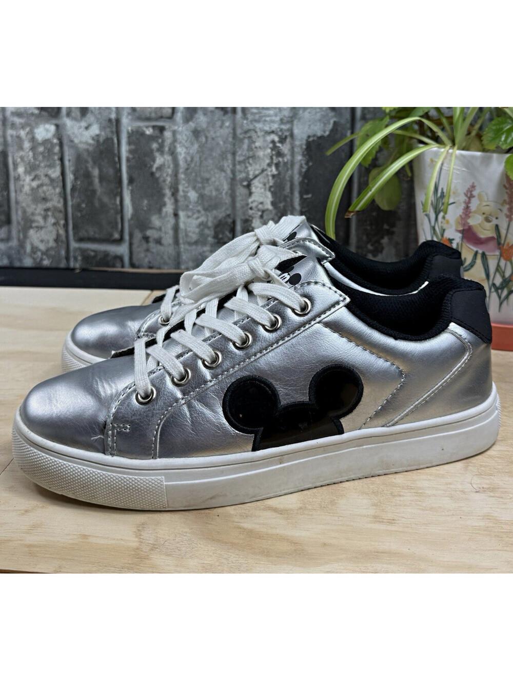 Disney Mickey Mouse Kids Silver/Black Synthetic Low Top Lace Up Sneakers US 9